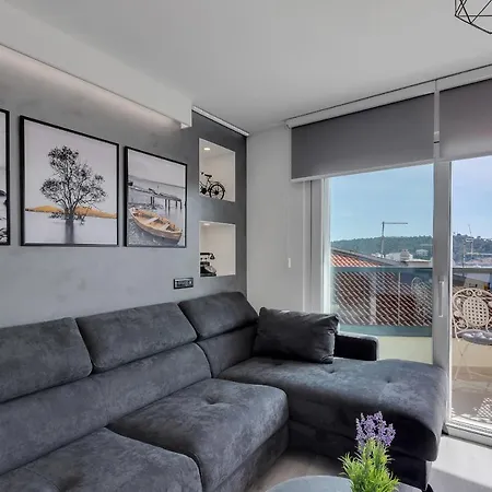 Exclusive Center Apartment